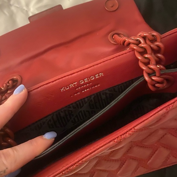 Red bag - Picture 8 of 10